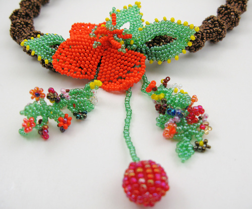 Hello, this is nezo. I design knitwear, necklaces, bracelets, rings, earrings etc. using beads.
