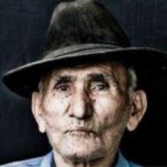 Um velho encantador, siga e se encante ! : )