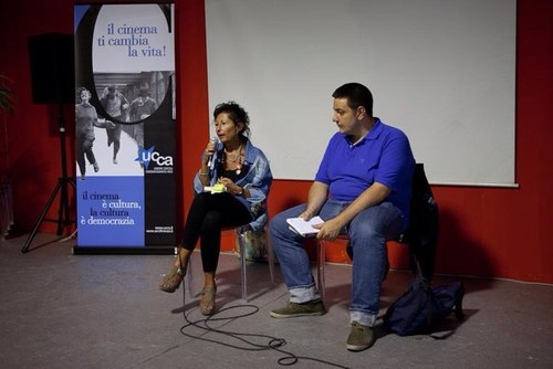 AndreaVignozzi's profile picture. Testardo fino al midollo, sognatore, un pò kamikaze. Studente di Scienze Politiche. Appassionato di storia e di pallone.