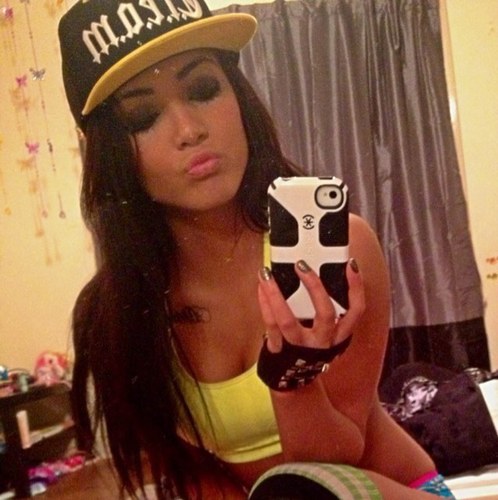 RiahSterlo's profile picture. carpe that fucking diem.