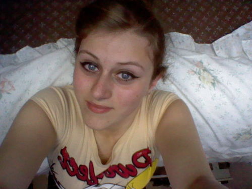 I love one direction (directioner forever and part of the 1D family) , Ed Sheeran, and basically music in general :) i love the janoskians :) I follow back ;)