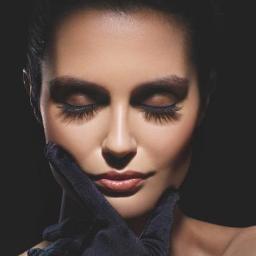 Beauty products, fashion jewelry and apparel, and features such well-recognized brand names as Avon Color, Anew, Skin-So-Soft, Advance Techniques, Avon Naturals