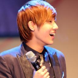 ฮัลโล่ ! คิมซองกยู บอทหน้าหล่อ ตาหวาน(?) ใจดี(?) ไม่ดุ(?) ไม่กัด(?) หน้าไม่แก่ แบดบอยเล็ก ๆ อยากรู้จักทักมาเลยครับ !