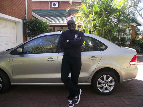 Holabourday's profile picture. 