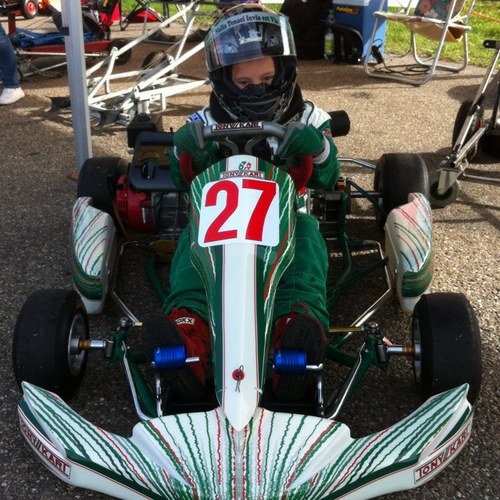 Meisje van 9 jaar die sedert 2011 fanatiek aan het karten doet. En de jongste telg is in het RTA-Racing Team.