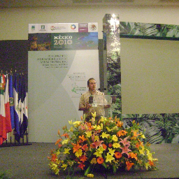 Ingeniero Agronomo de la FAUSAC, casado, especializado en desarrollo rural, manejo integrado de cuencas, manejo forestal comunitario.