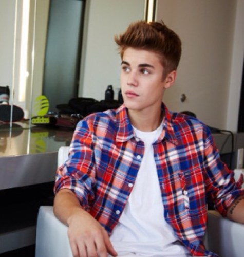 AaksizuaiSimon's profile picture. 