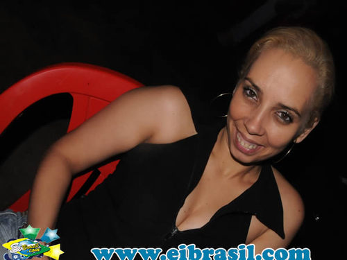 sou uma pessoa amavel e carinhosa...muito amiga nas horas mas certas...by friends