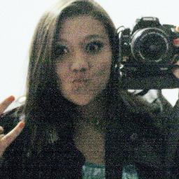 Eu sou apenas mais uma pessoa do mundo que erra, ama e sofre, mais mesmo assim, agradeço por tudo que deus me deu *.*