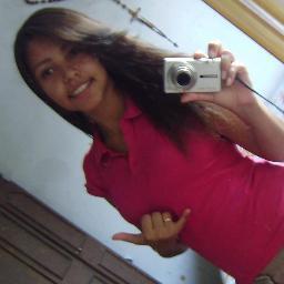 Nao precisar ser perfeita para agradar as pessoas. Mais sim ser sincera e doce para ter a sua amizade !!!!