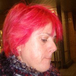 A South Yorkshire rooted Essex girl.If it rocks play it loud!!!! WolstenTweet 1/6/11 *.* James Brown loves my hair ^.^ & I got a kiss from Daley :D  #LIWOTL
