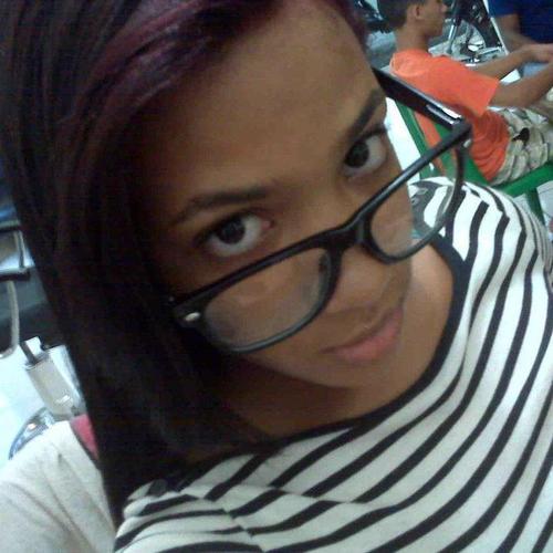 tengo 17 años de edad soy estudiante.. me gusta mucho compartir y conocer nuevas personas. soy simpática y muy cariñosa.