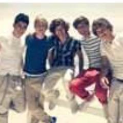 Amo de paixão One Direction...se você também ama os gatos da 1D me siga ***
:-/
#sigotodosdevolta