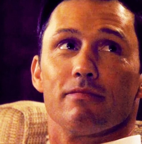 Fan Twitter for the wonderful @Jeffrey_Donovan. Not affiliated with Jeffrey! Just a fan page. Much love