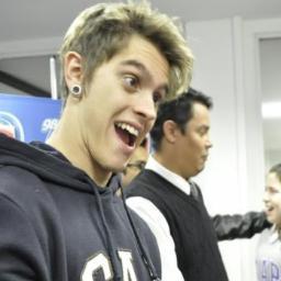 ''O brilho do teu sorriso ilumina minha vida.''  Desde: 04/02/11 Oficializado dia 10/10/11
antigo:@girlsof_thomas