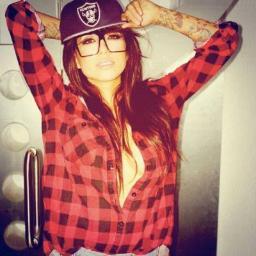 Je vous Follow, en échange allez follow @thaanouu Sinon je vous unfollow :)))