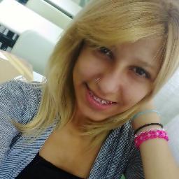 Ciumeenta demmais ;x , chata && Legal  Doida ? não Feliiiz  ' !*