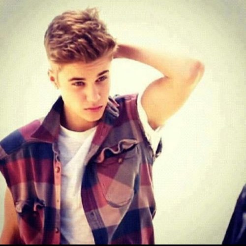 HUGE belieber! i LOVE JUSTIN BIEBER!!!! @justinbieber please follow mee!!!! JB is my life! #SWAG follow my personal account: @_believe_xoxo