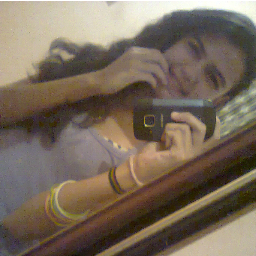 Uma pessoa legal,chata.amiga etc..tenho apenas 14 anos n sou perfeita eu minto,sofro,brinco como qualquer um...