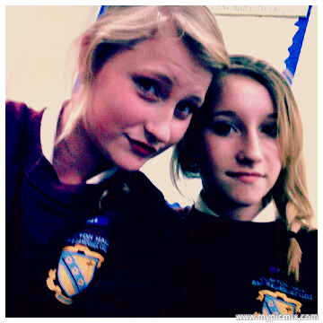 Follow @CloMurdoch instead
