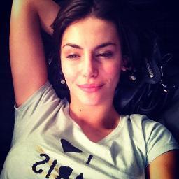 @melfronckowiak Você e o motivo do nosso sorriso.Amor Infinito e o que nós temos por você.Você e é sempre será nossa diva