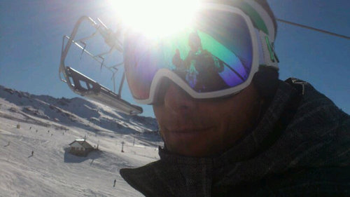 Estudiante d todo y d nada a la vez....apasionado del deporte y de la nieve.