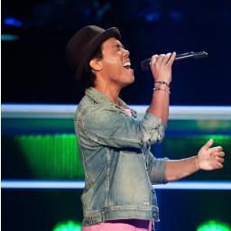Hoii. Wij supporteren Marx Margono in #Tvoh 3 bij team Nick&Simon! Wij zijn de eerste fanteam sinds 20/10/12'. You like him? Follow us :D