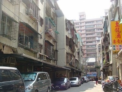 humg0160's profile picture. 業務特長：銀行貸款、豪宅/別墅、店面商辦、法拍代,電梯大樓
專業、誠信、負責 就是最安全的購屋保障

★☆★如有需要我們的服務及介紹，敬請來電，將由親切的專員竭誠為您服務!! 感謝您的支持！★☆★　

周一～週日 AM 9:00～ PM 21:30 【專線服務】
0928-020-675  洽  黃先生