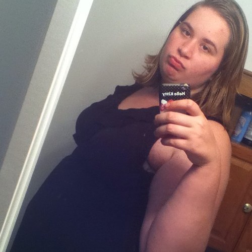 Name is Ashley. Im an awesome fun loving person. Im bisexual. Follow me and i'll follow back #TEAM FOLLOW BACK! Bye!