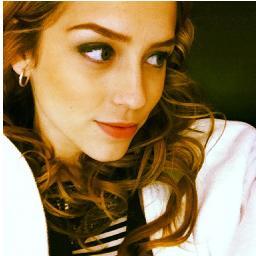 Amo essa princesa , o jeitinho dela de ser , esse jeito fofo , esse jeito meigo , esse jeito , é só dela , e de mais , ninguém,ela é minha musa , te amo sophia!
