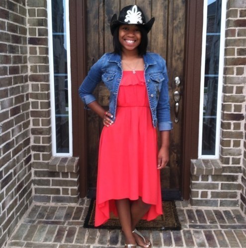 SierraDoggett's profile picture. 1) God 
2) Never let your past dictate who you are, but let it be apart of who you will become. ❤