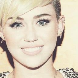 Pra que explicar a minha vida em 60 caracteres, se eu posso explicá-la em 10? MILEYCYRUS ღ