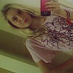 Libriana, filme, musica, tv, chaata, irritaaante, feeiia e feeliiz ;D http://t.co/MpQI3VN8wd