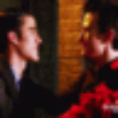 Pq gosto de glee? Eu gosto de glee porq me ensinou ser quem realmente sou,ensina aceita nossa proprias diferenças...