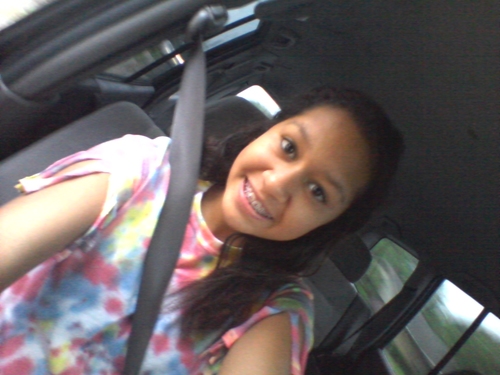 hola:] im Sabrina|freshmen|:) and I just want to live life not life live me !! I'm on follow limit but when I get off I sware I will follow u back