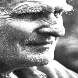 Quien soy yo? No soy alguien mas, solo soy yo, único en este mundo. yo fui fantasma, sólo que me vieron y entonces, desde ahí existo...