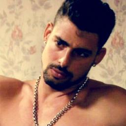 RealJorginho's profile picture. Gostoso, Irmão do @iranavenidabr, na primeira divisão divinense, casado com Nina e Pai do Jorge, Filho do Tufão #AvenidaBrasilSempre ♥