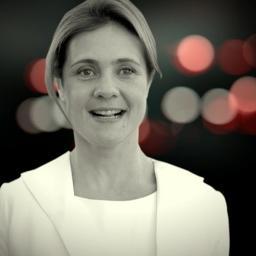 Rica, poderosa e cobra criada. mente sorrindo e sonha em ser louvada  Mexeu comigo mexeu com a morte  sou oque sou e a culpa toda é da rita.