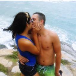 16 anos , morena e linda , ariana , flamenguista estudante de tec e segurança do trabalho e muito mais ... :**