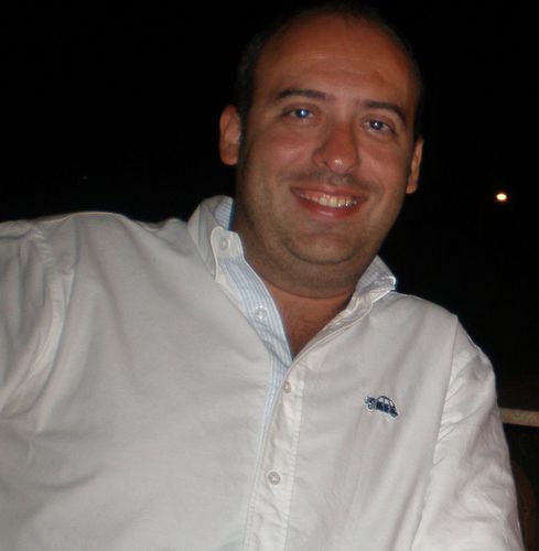 Maestro de Educación Primaria. Máster en Mediación y Resolución de Conflictos. Entrenador de Baloncesto🏀. Llevo el riñón de un 👼.