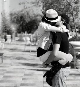 Una chica normal,con sus virtudes,y sus defectos;Ser yo misma en todo momento^^
