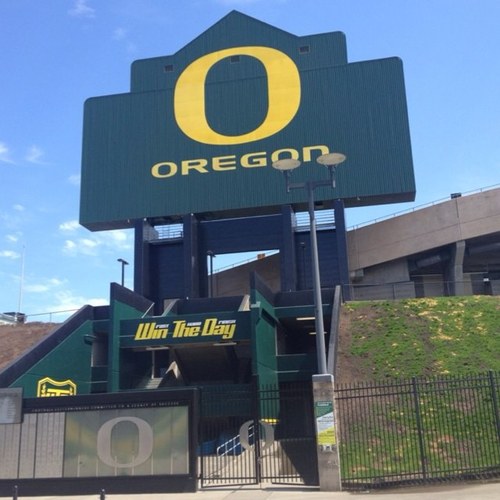 01 University of Oregon grad, Die Hard Duck Fan living the desert life in Arizona!
