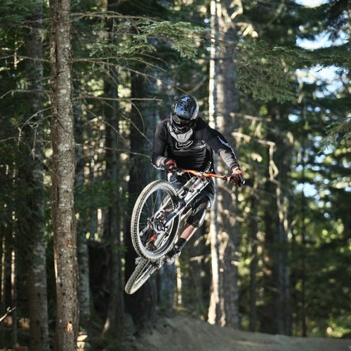 kar824's profile picture. 