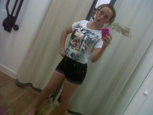 Follow me. And ill follow you back-_-
