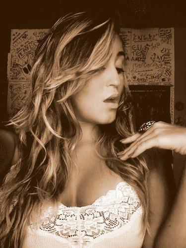' sim, eu sou αquelα meninα αli dα foto (Y)
eu sou originαl, sou legαl e tenho swing totαl 8)
Peerfeita ?? nao nao, apenas melhor qe voc.