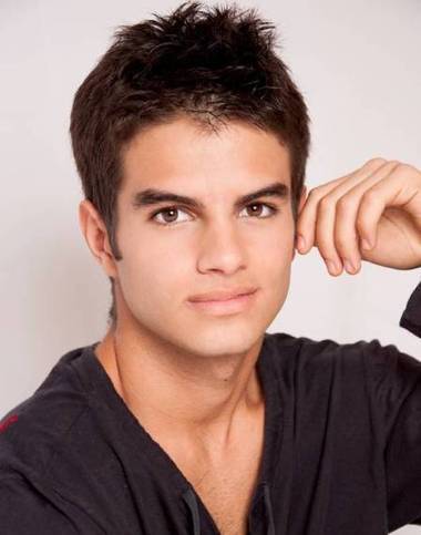Seu sorriso,seu jeito de ser,me conquistou de uma forma que nem eu sei explicar,só sei que te amo.