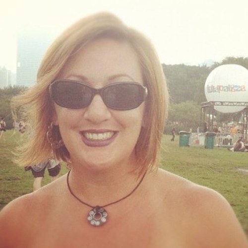 sharcasm's profile picture. Can discuss politics & religion while dancing barefoot at concerts.