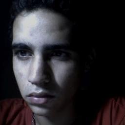 Como posso definir quem eu sou se eu nem sequer sei de onde vim nem pra onde vou? 
Se fosse por ideal, eu não era nem terráqueo. Já dizia um velho amigo meu.