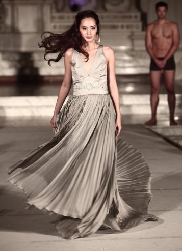 http://t.co/5Bg0MX7OsC reports on the latest trends, newest fashion and the people of interest in the fashion industry in the City of Los Angeles