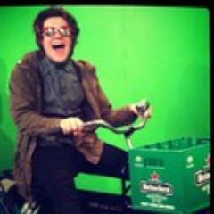 in love with frankie, ask for a follow back if i dont, oh and follow my other twitter @himolls_